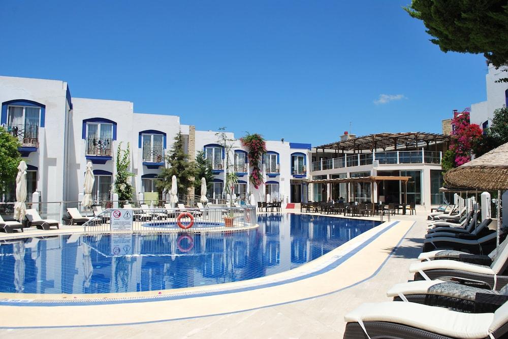Serpina (adults Only) Otel 3*
