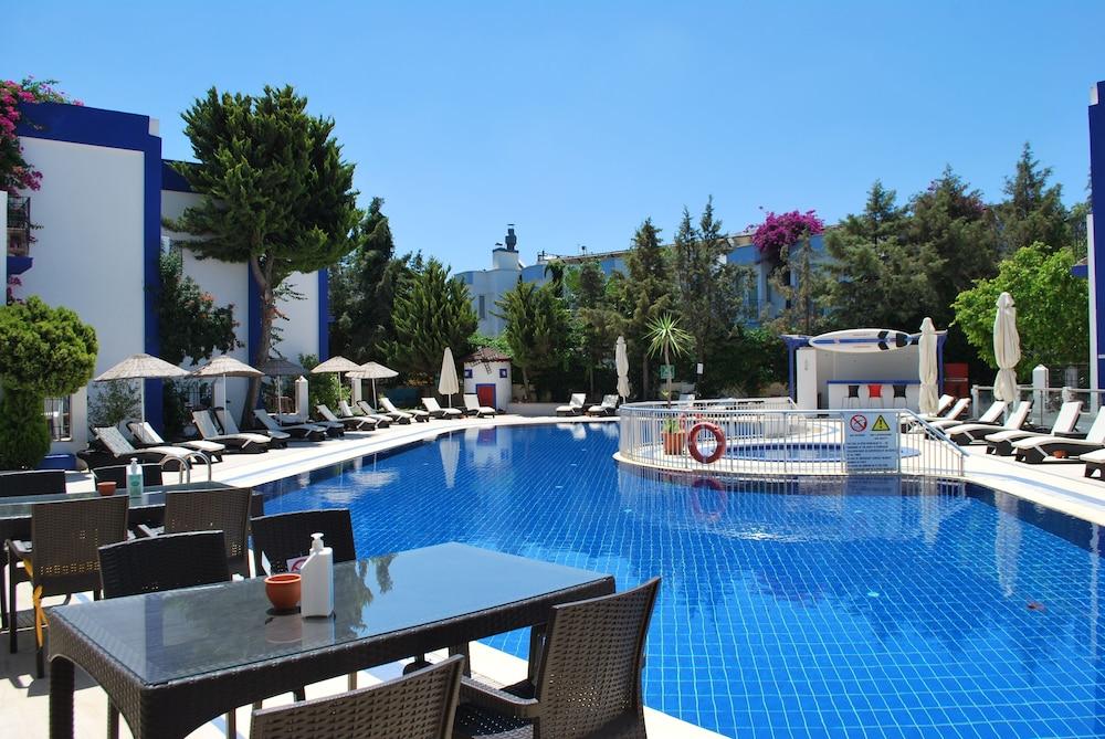 Serpina (adults Only) Otel 3*
